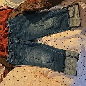 Levi dark wash cropped/Capri jean